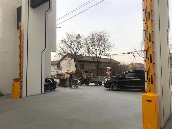 對開柵欄式草莓视频APP污免费